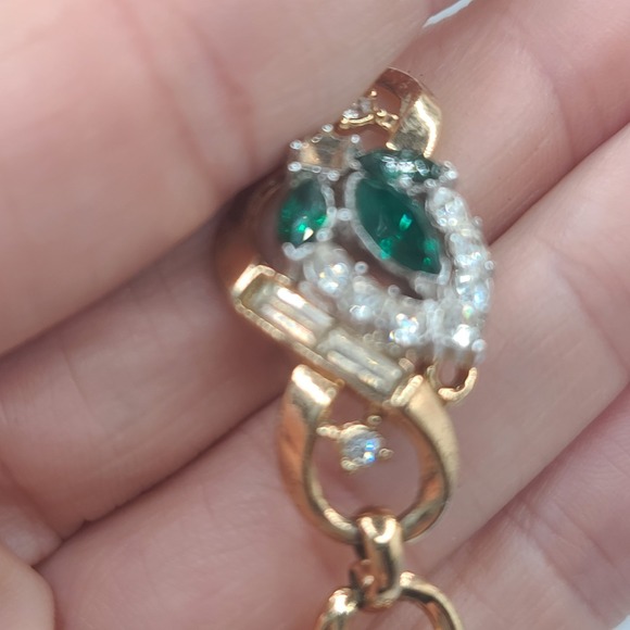 Vintage Trifari Bracelet Rhinestone Green Gold Tone READ‎ 7" - Picture 7 of 16